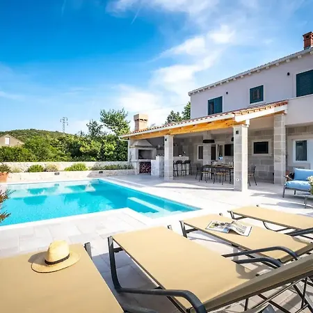 Ostreon Luxury Apartmán *